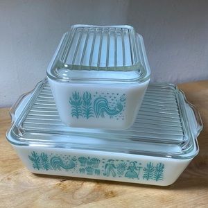 Vintage Pyrex containers
